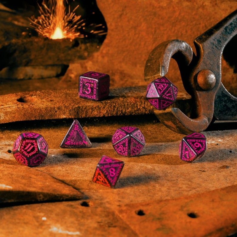 Набір кубиків Runic Shimmering black with magenta Dice Set